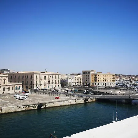 L'approdo Delle Sirene