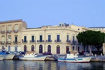 L'approdo Delle Sirene Syrakus