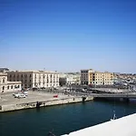 L'approdo Delle Sirene
