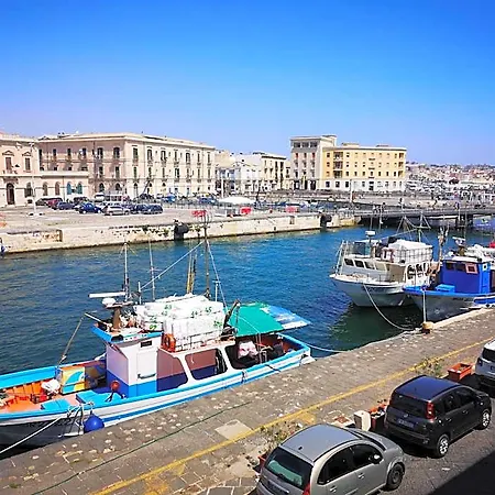 L'approdo Delle Sirene سيراكوزا