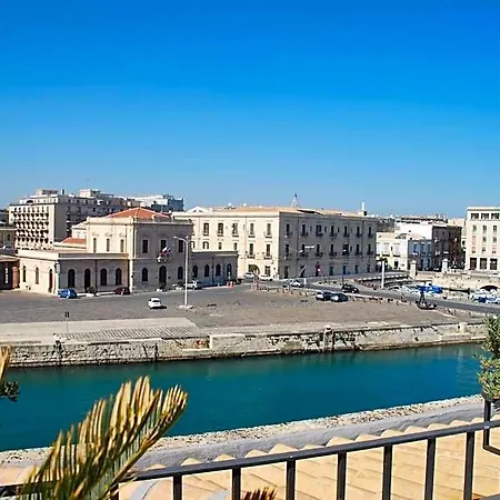 L'approdo Delle Sirene Syrakusa