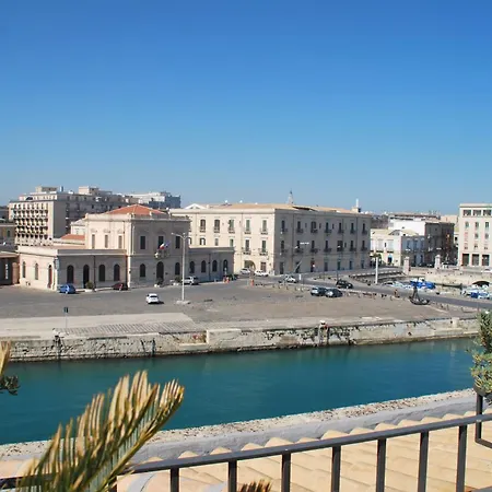 L'approdo Delle Sirene Szirakúza